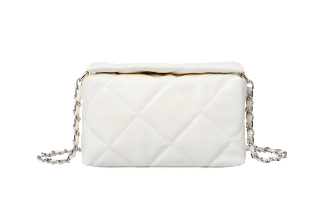 Diamond Pattern Quilted Crossbody Bag(Off-White)